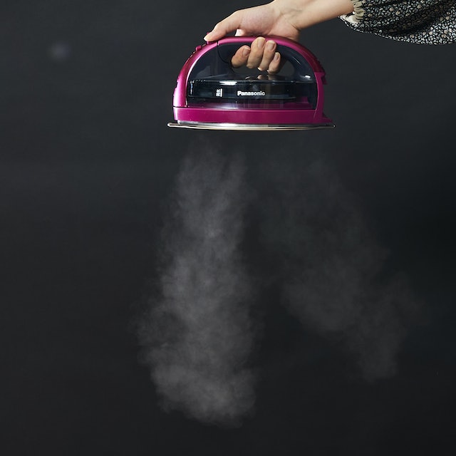 パナソニック コードレススチームアイロン NI-WL706をレビュー