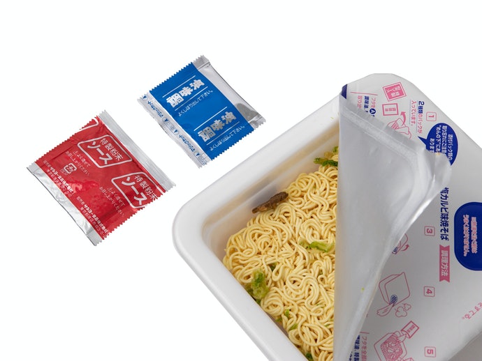サッポロ一番 塩カルビ味焼そばを他商品と比較！口コミや評判を実際に使ってレビューしました！ | mybest