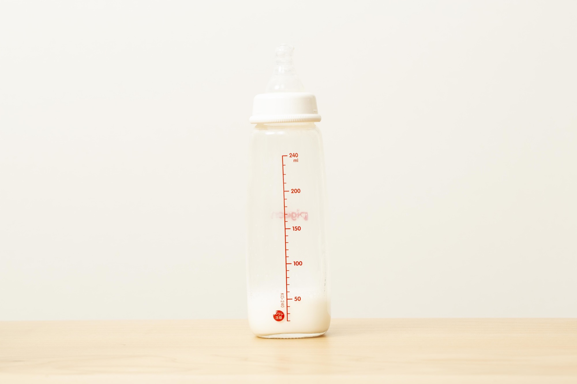 く日はお得♪ ピジョン スリムタイプ ほ乳びん 耐熱ガラス製 ２００ＭＬ 4902508003629 ※ポイント最大20倍対象 fucoa.cl