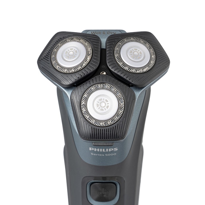 Shaver Series 5000 ウェット&ドライ電動シェーバー S5586/50を Shaver Series 5000 ウェット&ドライ電動シェーバー S5586/50を