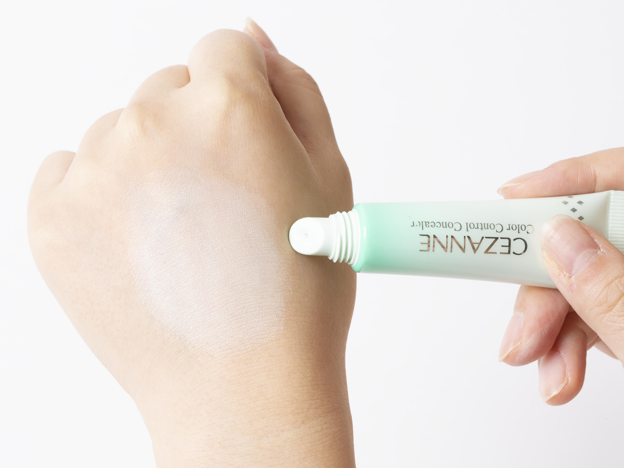 セザンヌ 赤み補正コンシーラーを他商品と比較 口コミや評判を実際に使ってレビューしました Mybest