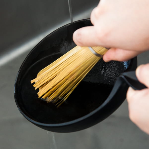 [南部鉄器]小笠原陸兆×栗原はるみ グリルパン 22cm 南部鉄器]小笠原陸兆×栗原はるみ グリルパン 22cm フライパン 鉄