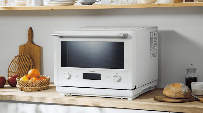 キッチンにすっきり収まるコンパクトさ。ブラック・ホワイトの2色から選べる