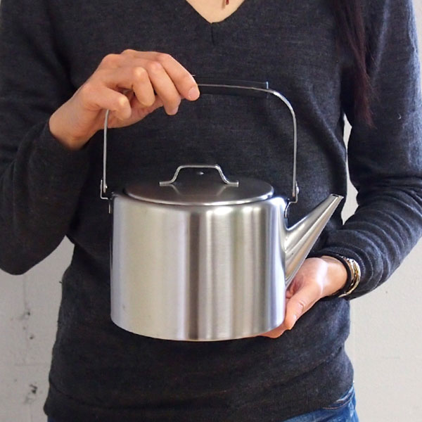 工房アイザワ　ブラックピーマン ストレートケトル Ouur別注品 工房アイザワ ブラックピーマン 200V ストレートケトル 2.0Lを