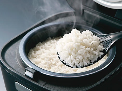 炊きムラを抑える「遠赤黒特厚釜」採用。高火力で炊きあげる設計