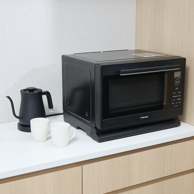 カラーは2種類。撥水・撥油コーティングにより手入れのしやすさに配慮