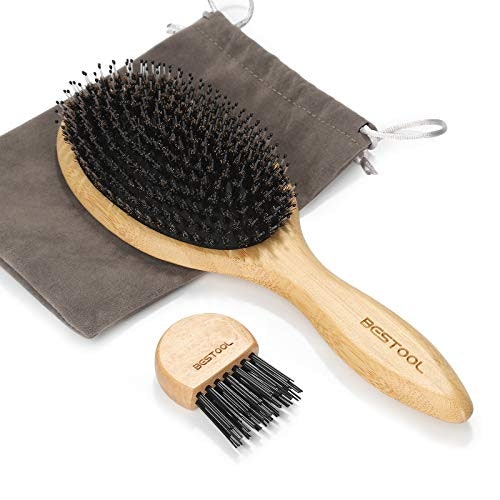 持ち手には天然竹を使用。ブラシクリーナーと収納袋が付属する