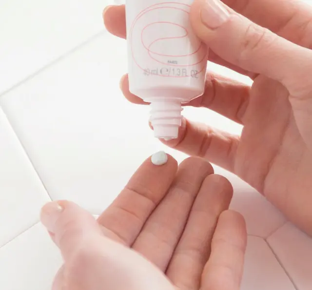 アベンヌ 薬用ハンドクリームの塗り方は?