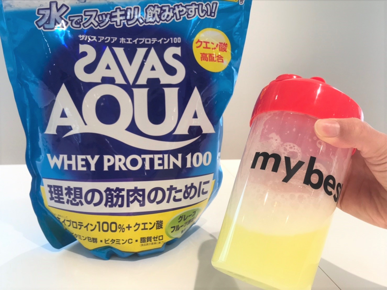 ザバス アクアホエイプロテイン100を他商品と比較！口コミや評判を実際に使ってレビューしました！ | mybest