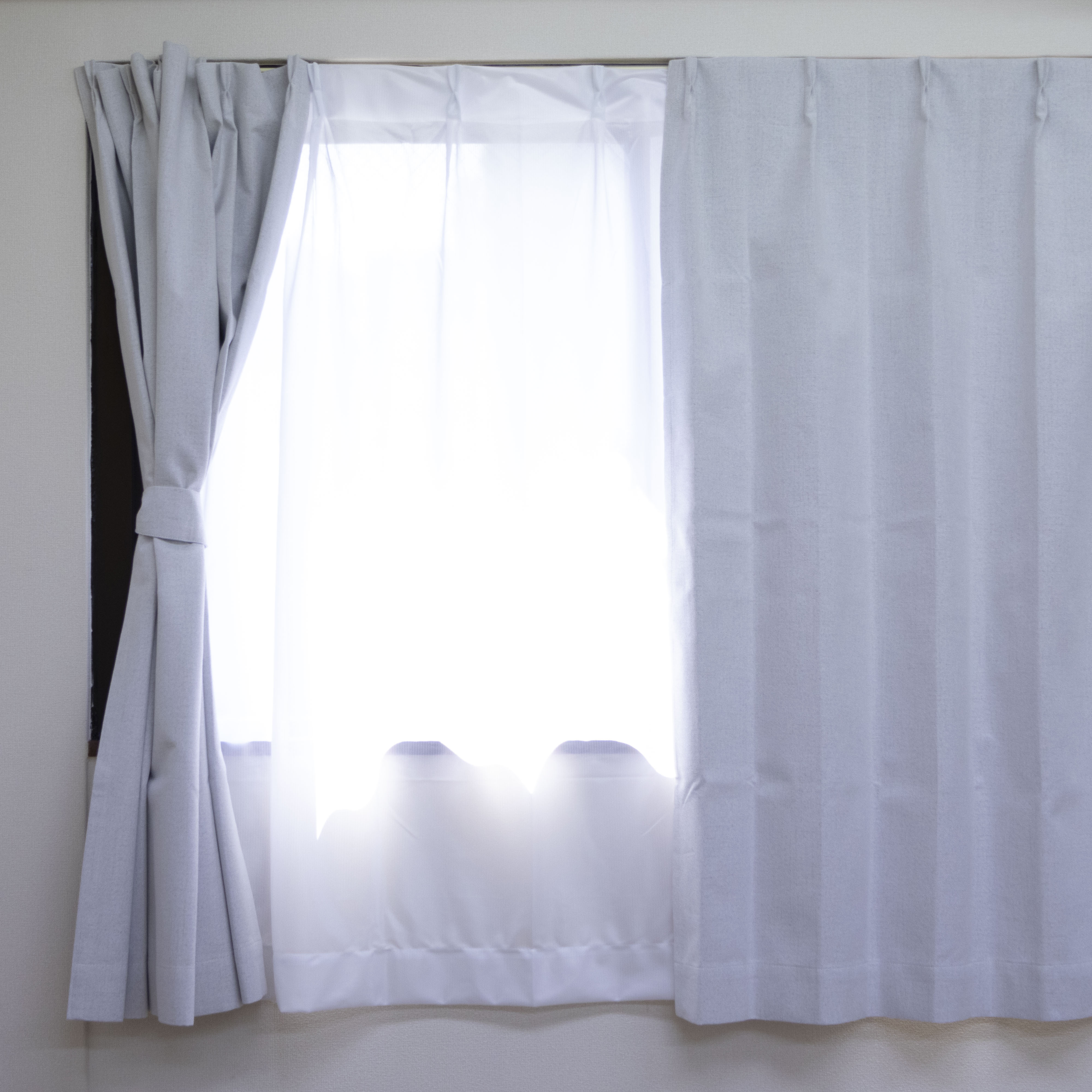 LOWYA オフホワイト カーテンセット 遮光1級 150x220【2点】 LOWYA オフホワイト カーテンセット 遮光1級 150x220【2点】