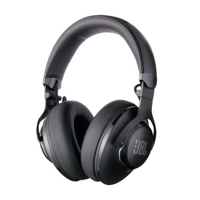 JBL ノイズキャンセリングヘッドホン CLUB 950NCをレビュー