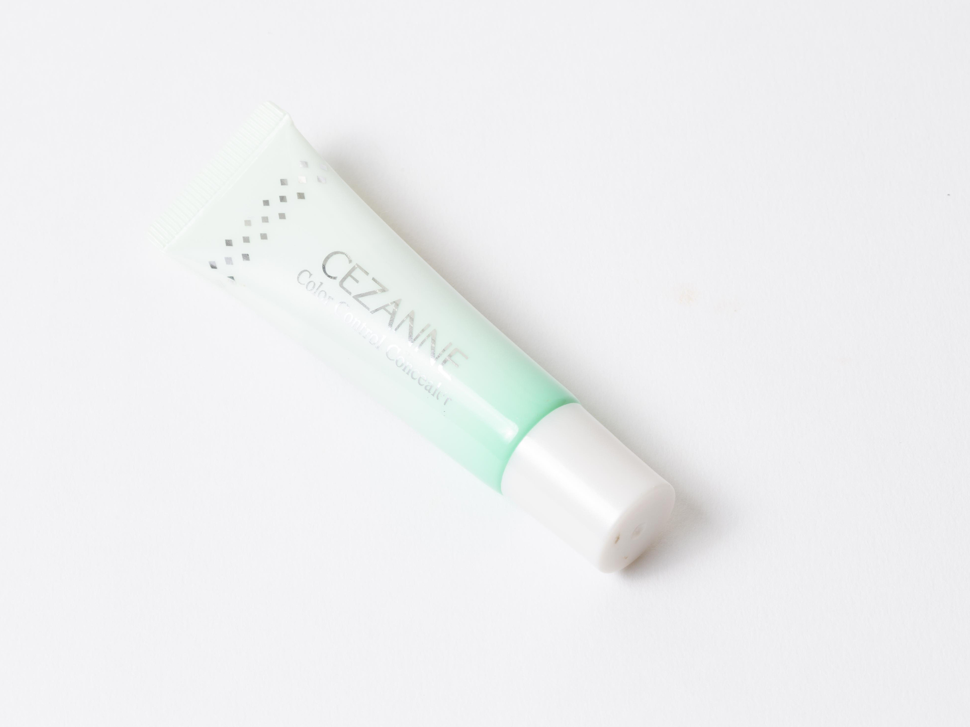 セザンヌ 赤み補正コンシーラーを他商品と比較 口コミや評判を実際に使ってレビューしました Mybest