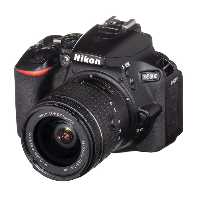 小売店の割引  新品 Ｄ5600ダブルズームキット ニコン デジタルカメラ