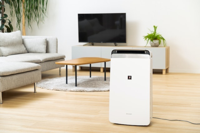 新品 衣類乾燥除湿機 除湿機 シャープ CV-N180-W 新品 衣類乾燥除湿機 除湿機 シャープ CV-N180-W