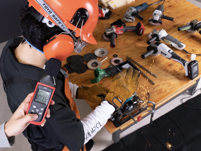 起動時の騒音は85dB。聴覚保護具を装着するのがおすすめ