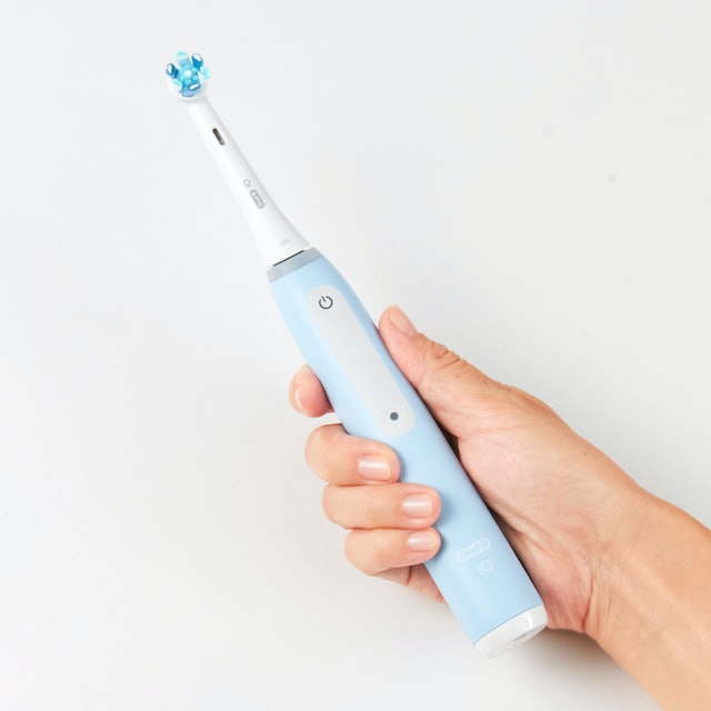BRAUN オーラルB 電動歯ブラシ iO3 IOG31A60IBをレビュー！クチコミ