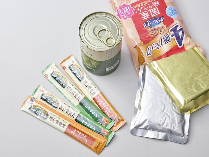 少量で使い切りやすいパウチタイプ。ドライフードに加えて使いやすい