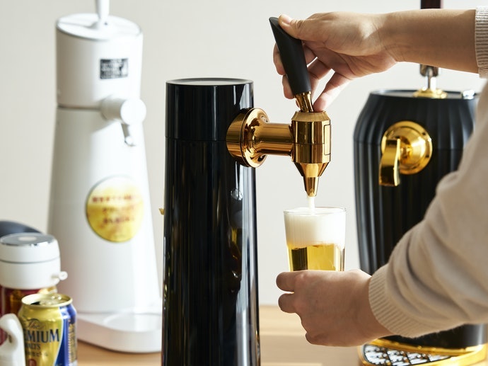 炭酸感は弱いが、クリーミーでキメ細やかな泡ができる。