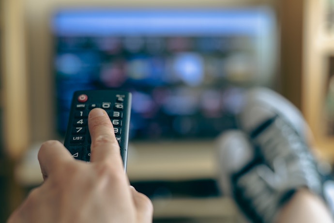 ネット機能は非搭載。動画配信サービスを利用するには、ストーリミング端末との接続が必要