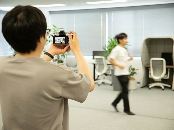 動いている被写体もしっかり追従。手ブレ補正効果も高い