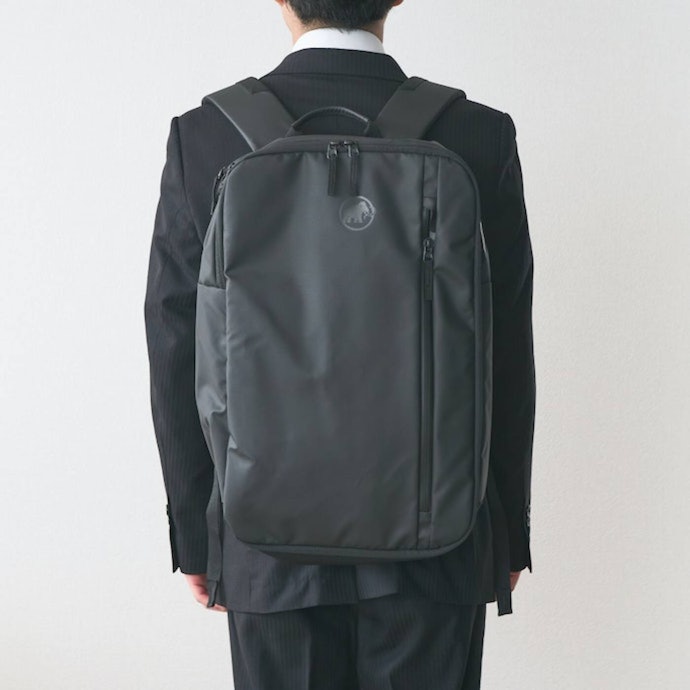 体へのフィット感があり、熱もこもりにくい。背負い心地は快適