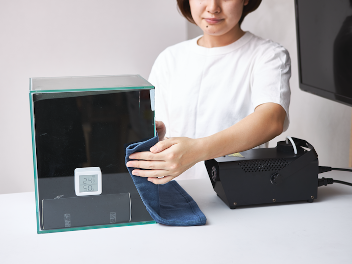 蒸れやすく、汗をこまめに拭き取る必要あり