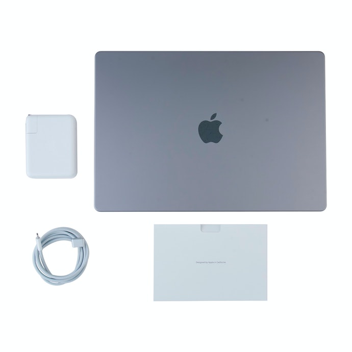 Retinaディスプレイ搭載！美しいスペースグレイMacBook 2017 【公式通販】