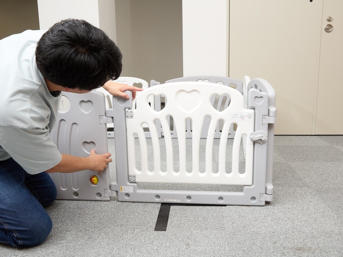 【値下げ】　ベビーサークル　2ドア　コロコロランド　カトージ カトージ☆ベビーサークル 2ドア コロコロランド ホワイト\u0026グレー 8