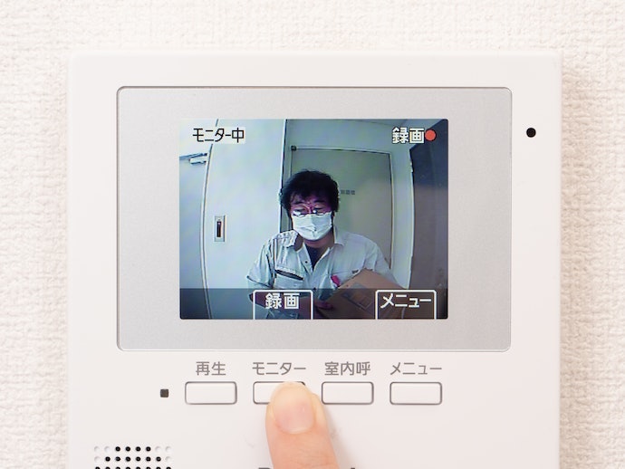 スマホで来訪者をすぐに確認できる。留守中の防犯対策におすすめ