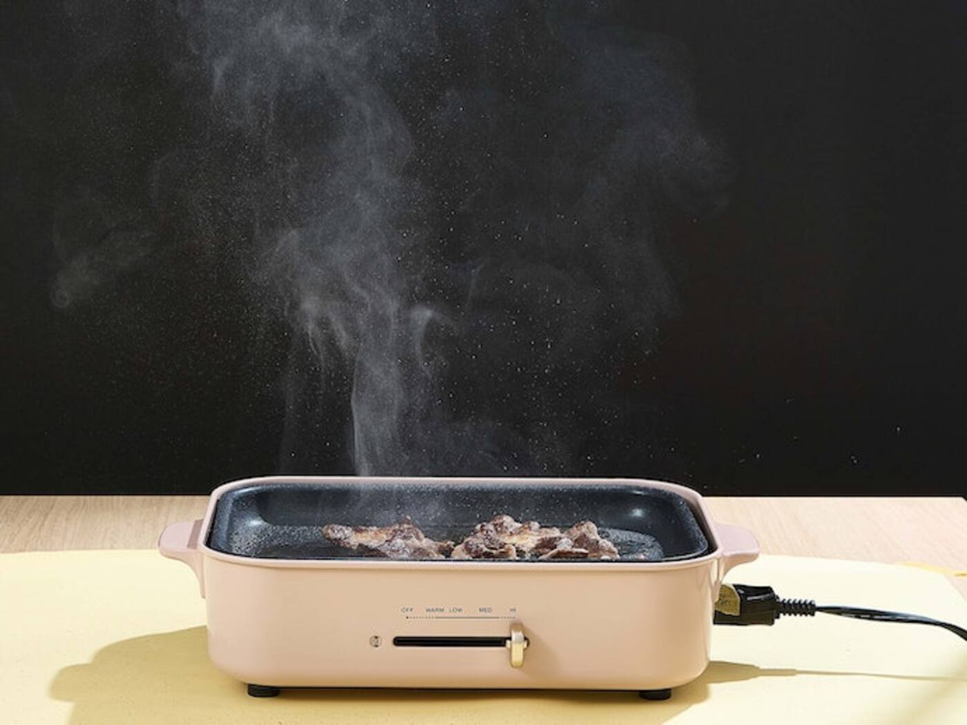 アイリスオーヤマ　網焼き風ホットプレート　APKー137 プレート３枚 アイリスオーヤマ 網焼き風ホットプレート 3枚 APA-137を