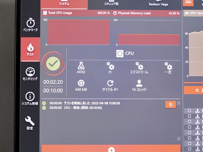 高負荷に耐えられる設計。キーの打鍵感は深めで、バッテリーは長持ちしない