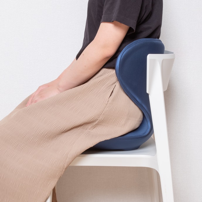 自然な補正力に期待。無理なく着席中の正しい姿勢を保ちたい人におすすめ