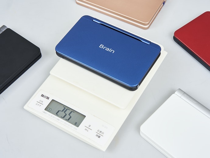 255gと軽量。持ち運びやすく片手でも使える