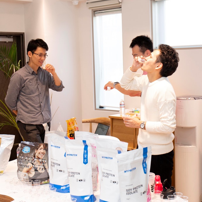 コンバット 100 ホエイ プロテインを他商品と比較 口コミや評判を実際に使ってレビューしました Mybest