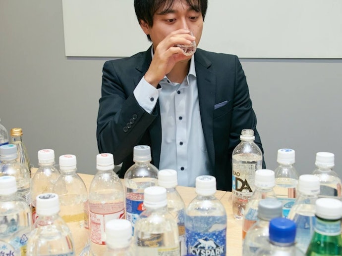 ミネラル感の少ない純水の味わい。炭酸も非常に強く、後味はさっぱり