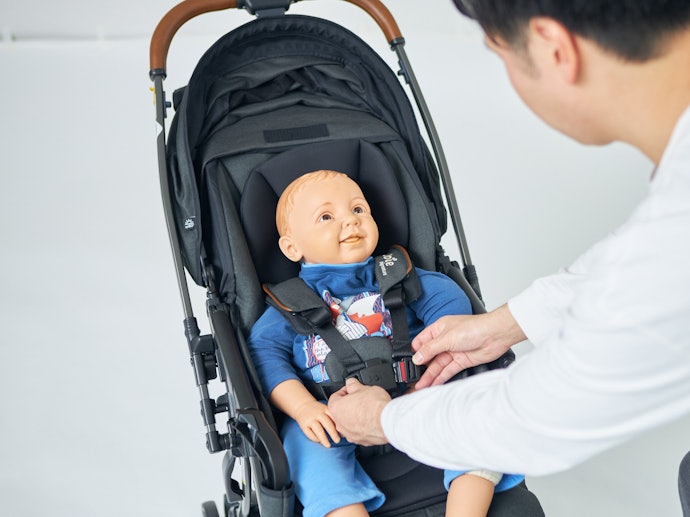 楽な姿勢で乗せおろしが可能。ベルトの装着・調整もスムーズ