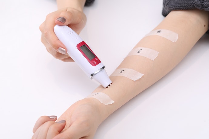 DHC 目もとパックシートを他商品と比較！口コミや評判を実際に使ってレビューしました！ | mybest