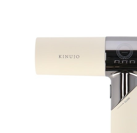 パワフルだがやさしい使い心地。風が広がらず髪が乱れにくい