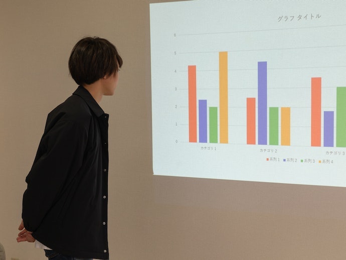 画面も十分な明るさ。日中でもストレスなく視認できる