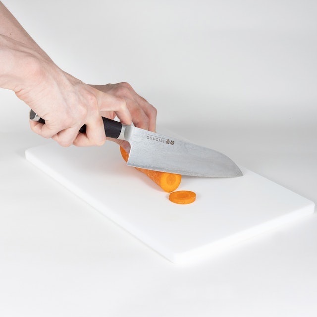 ISSIKI 豪切 プロ仕様 ダマスカス 三徳包丁 issiki-006のデメリットは2つ!食洗器で洗える手入れの手間がかからない三徳包丁がほしい人には不向き