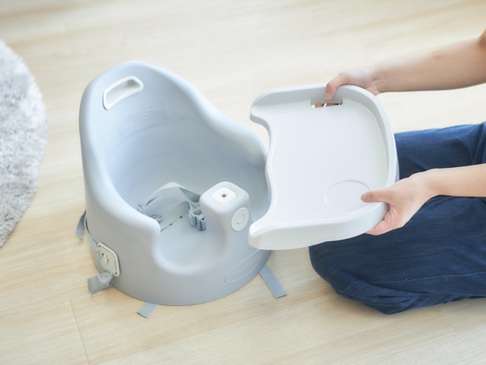 テーブルは着脱可能で手入れしやすい。汚れが詰まる溝はなし