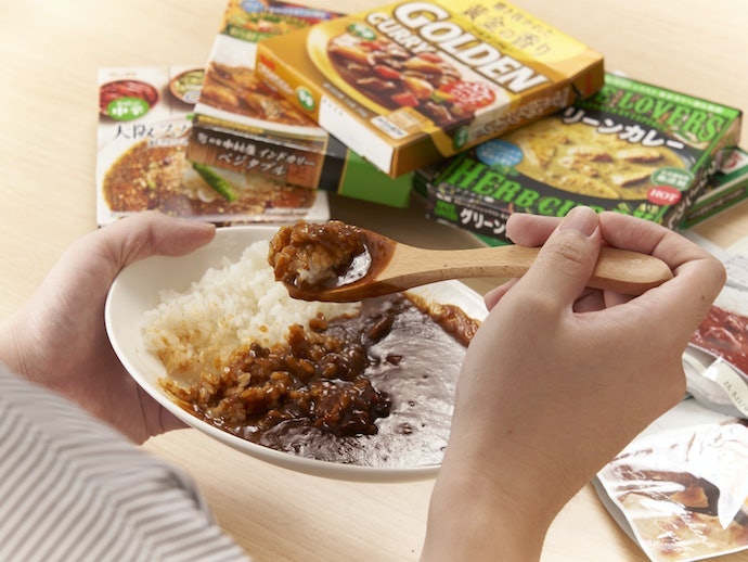 濃厚な味わいで具材もたっぷり。辛さの主張が控えめで食べやすい
