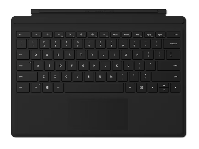 純正キーボードはタイピングしやすい配列。タッチパネルの動きはスムーズ