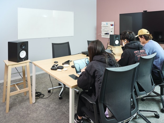 外音はクリアに聞こえるが音楽は聞きづらい。外での音楽鑑賞は難しい
