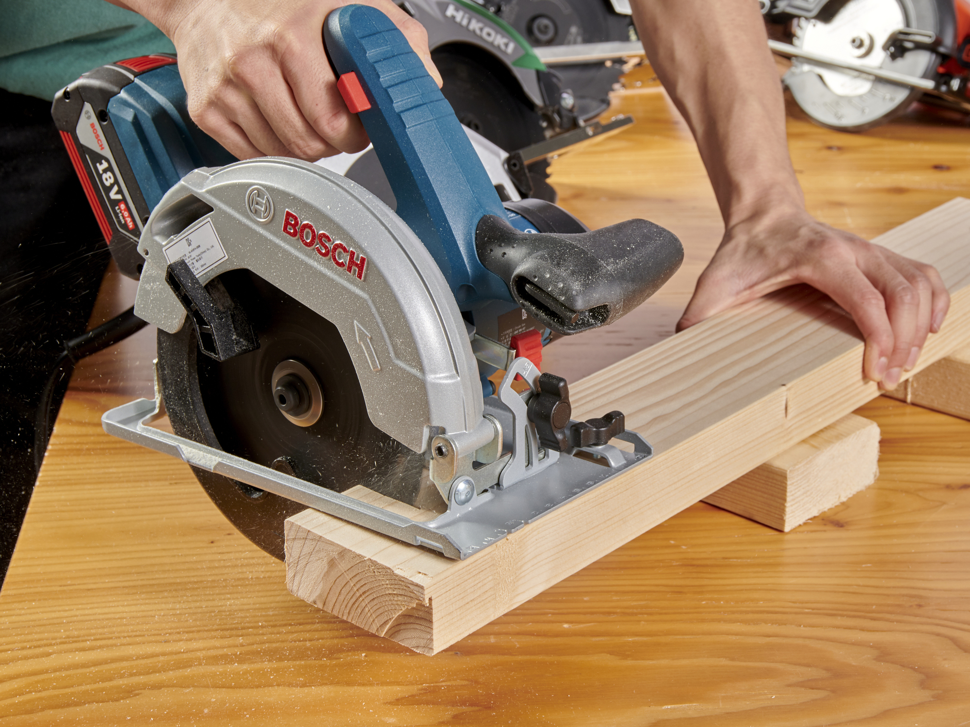 ボッシュ コードレス丸のこ PKS 18LIHをレビュー！クチコミ・評判をも