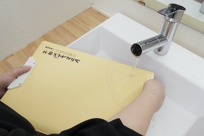 本体は水洗い可。表面にざらつきはあるが、拭き取りには大きな影響はなし