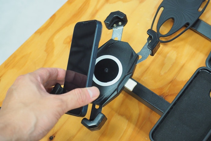 装着にはややコツが必要。取り外しは力いらずで簡単