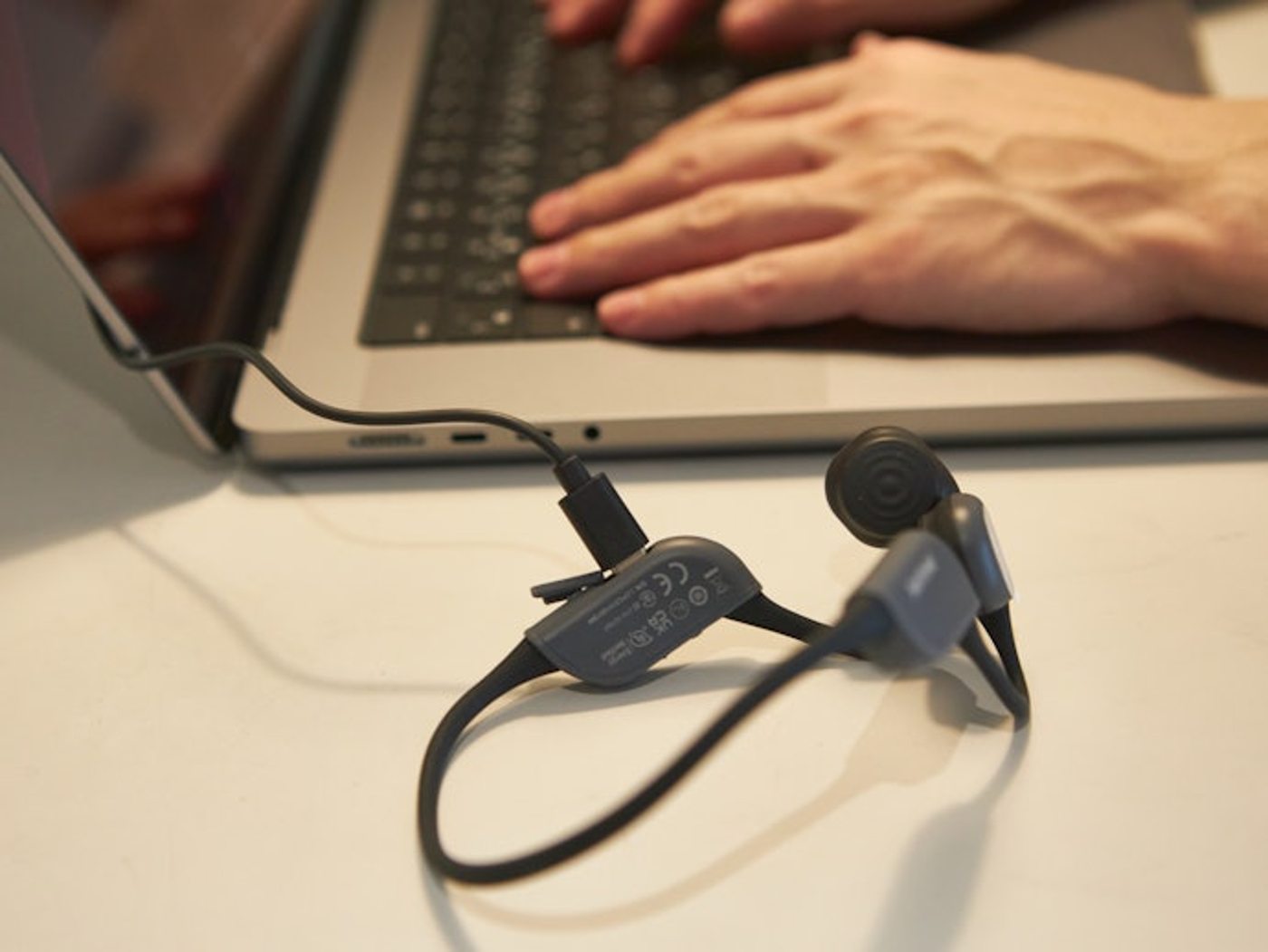 AVIOT Openpiece Playful WB-P1 ワイヤレスヘッドホン AVIOT 骨伝導ワイヤレスヘッドホン(ブラック) AVIOT Openpiece Playful