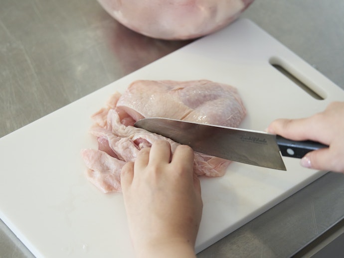 切れ味はまずまず。トマトや鶏肉の身はきれいに切れた