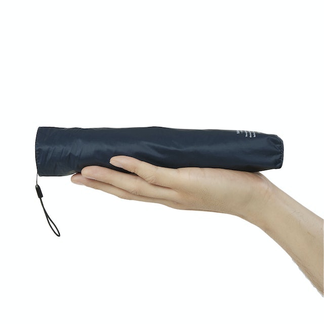 コンパクトかつ168gと軽量。バッグに常備して持ち運びやすい